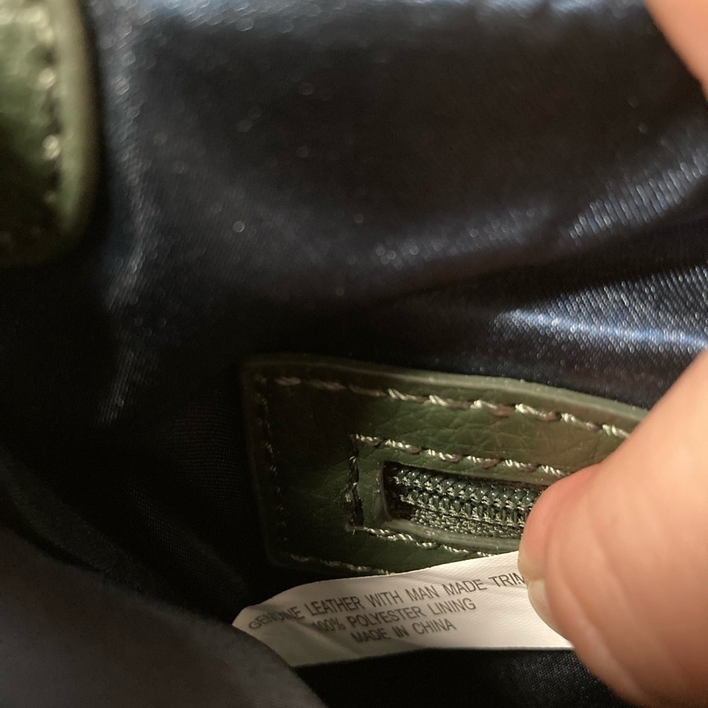 NEW Tignanello Green Leather Camo Zipper Top Crossbody Purse - Picture 7 of 7